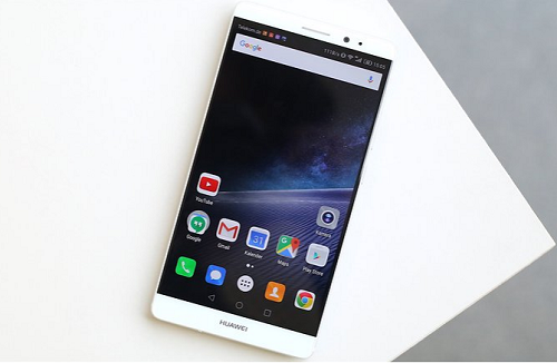 Tuổi thọ pin tốt nhất: Huawei Mate 8. Dựa vào các bài bình xét trên các website, có thể nói Huawei Mate 8 thực sự xuất sắc ở bộ phận pin với dung lượng 4.000 mAh kết hợp sức mạnh chip HiSilicon Kirin 950 sẽ mang đến hiệu suất và tuổi thọ pin cải thiện cho Mate 8, cho thời gian sử dụng kéo dài 2,36 ngày khi sử dụng ở chế độ bình thường, trong khi thời gian xem phim kéo dài 17 giờ. Đây là pin có năng lượng lớn và có độ bền cao trong các dòng smartphone của Android.