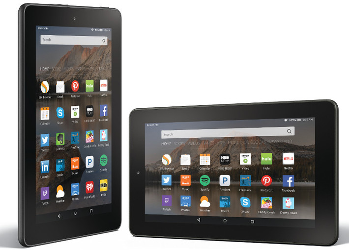 Mặc dù phần mềm của Amazon Fire 7 dựa trên Android nhưng thiết bị này không tích hợp các dịch vụ của Google như Play Store mà tích hợp các dịch vụ của Amazon AppShop với hơn 300.000 ứng dụng. Tuy nhiên, người dùng vẫn có thể cài đặt cửa hàng ứng dụng của Google bằng cách sử dụng trình duyệt các tập tin.