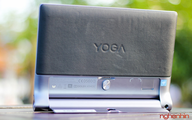 Về cấu hình Yoga Tab 3 Pro sử dụng CPU Intel Atom x5, RAM 2GB, bộ nhớ trong 32GB eMMC (hỗ trợ thẻ nhớ microSD), camera chính 13MP, camera phụ 5MP, pin 10.200mAh, chạy android 5.1. Tablet biến hình này đang được bán ở Việt Nam với giá 13,499 triệu đồng.