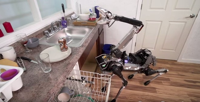 Robot trợ giúp việc nhà: Thực tế, người ta đã sử dụng robot khá nhiều trong nhà, đặc biệt ở Nhật Bản. Tuy nhiên, các chuyên gia tin rằng, các hãng công nghệ cần khoảng 15 năm nữa để biến nó thành người trợ giúp đắc lực thật sự của người dùng, hơn là để phô diễn công nghệ như hiện tại.