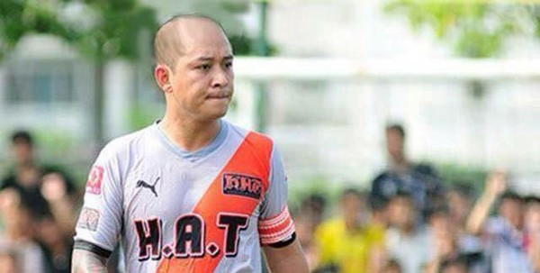Sẽ không còn là một ông bầu Tuấn Hưng với mái tóc bóng mượt của đội bóng đá phong trào H.A.T mà thay vào đó là một "ông bầu đầu trọc".
