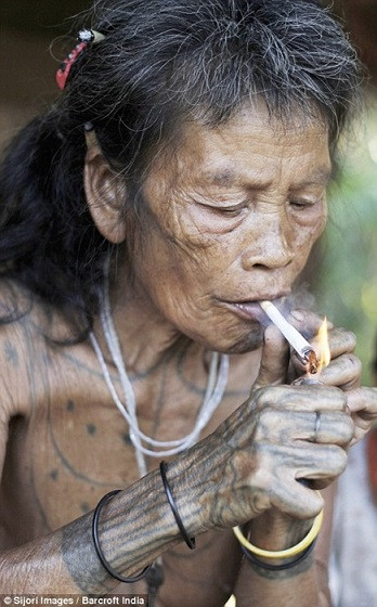 Hình xăm trải khắp cơ thể.