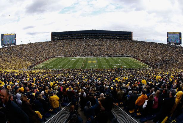Đứng thứ hai trong danh sách những SVĐ khủng nhất thế giới đó là sân Michigan. Sức chứa của SVĐ Michigan có thể lên tới 107.601 khán giả và nó đang thuộc sở hữu của trường Đại học Michigan Wolverines.