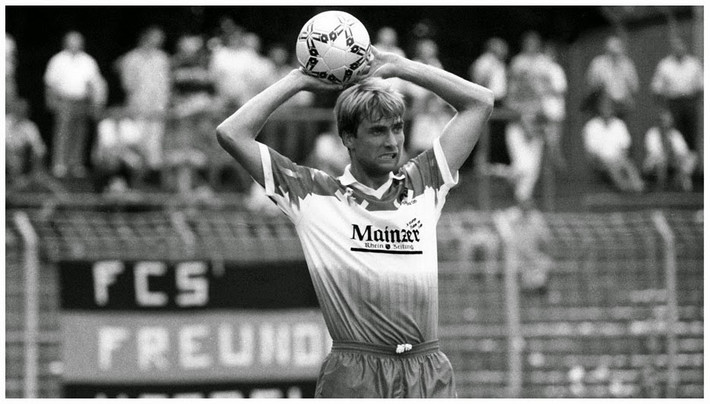 Ở Mainz 05, Jurgen Klopp đã từng thi đấu ở vị trí tiền đạo. Nhưng sau đó ông đã chuyển xuống thi đấu ở vị trí hậu vệ.