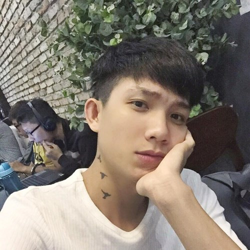 Ken Lous Tuấn Phong tên thật là Đỗ Tuấn Phong, sinh ngày 5/1/1994, hiện là du học sinh Việt tại Australia.