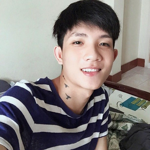Ngành học của Ken Lous Tuấn Phong liên quan đến mỹ thuật nên mỹ nam này có phong cách ăn vận cá tính và khá đặc biệt. Cậu còn được xem là biểu tượng thời trang của giới trẻ.