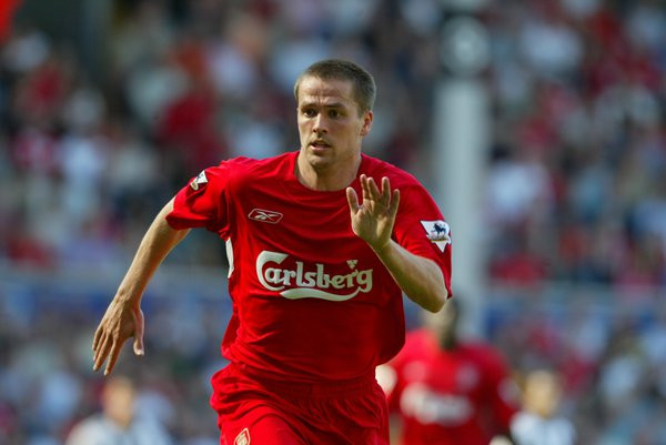 Cựu thần đồng của ĐT Anh là Michael Owen ghi bàn thắng thứ 50 của mình ở Ngoại hạng Anh khi anh 20 tuổi, 8 tháng, 12 ngày.