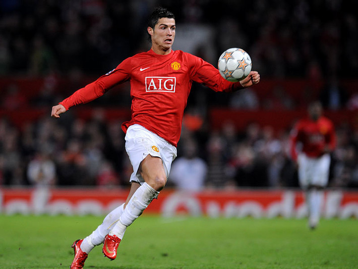 Chính cú hat-trick vào lưới Newcastle ngày 12/1/2008 đã giúp CR7 cán mốc 50 bàn thắng tại giải Ngoại hạng Anh. Điều đáng nói thêm đó là phải cần tới 147 trận thì Cris Ronaldo mới làm được điều này trong màu áo của Man United.