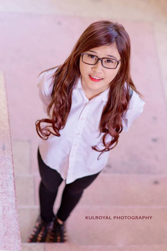 Anna Đặng tên đầy đủ là Đặng Ái Linh sinh năm 1997 tại Hải Dương. Hiện cô hot girl "quê bánh đậu xanh" này đang là sinh viên năm nhất của trường Đại học Kinh doanh và Công nghệ Hà Nội.