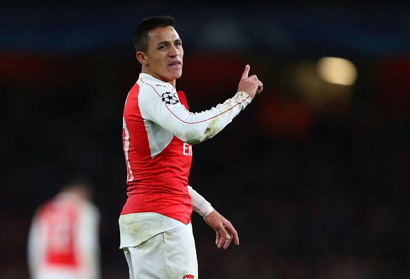 Alexis Sanchez (Arsenal) được xem như người hùng của Arsenal trong chiến thắng 3-0 trước Dinamo Zagreb. Anh kiến tạo để Oezil mở tỷ số, sau đó trực tiếp lập cú đúp giúp “Pháo thủ” thắp lên hy vọng đi tiếp tại UEFA Champions League 2015/2016.