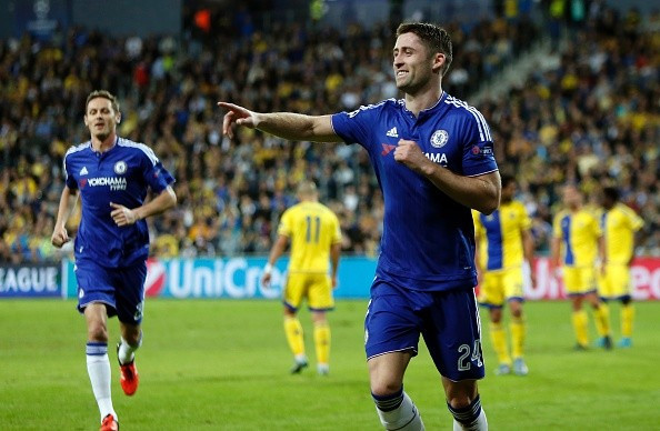 Gary Cahill (Chelsea) không chỉ giữ vai trò đá tảng ở hàng phòng ngự, anh còn rất tích cực tham gia tấn công. Cahill ghi bàn phút 20 mở ra chiến thắng ấn tượng 4-0 cho Chelsea.