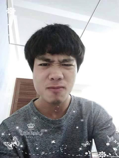 Sau khi vướng vào nghi vấn về tuổi tác rồi những lùm xùm về mặt tình cảm với cô ca sĩ người Bắc Ninh là Hòa Minzy thì nụ cười của chàng tiền đạo tài hoa này trở thành thứ vô cùng xa xỉ.