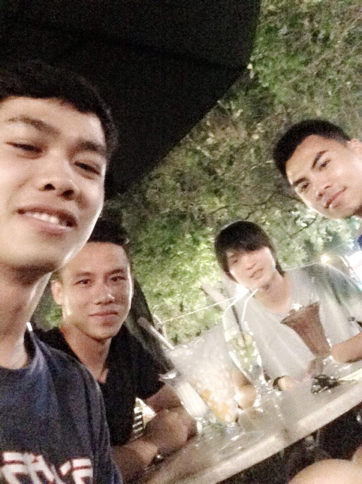 Rồi những cố gắng phấn đấu của Công Phượng đã được HLV của ĐTVN là ông Miura để ý tới và anh được gọi lên tập trung làm nhiệm vụ quốc gia ở một số giải đấu gần đây. Trong những lần tập trung lên tuyển, Công Phượng được đồng đội rất quý mến. Cứ mỗi khi xả trại, Công Phượng lại cùng các đồng đội đi cafe và dạo phố.