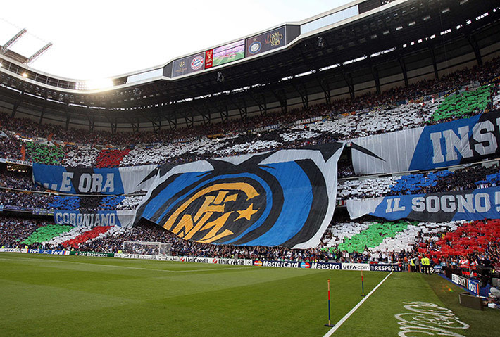 Cuối mùa 2009/2010, Inter đụng độ Bayern Munich tại Santiago Bernabeu (Tây Ban Nha) trong khuôn khổ chung kết Champions League. Đại diện Italia thắng chung cuộc 2-0. Trận này CĐV tới từ đất nước hình chiếc ủng đã có màn cổ động và ăn mừng trên khán đài hết sức tuyệt vời.