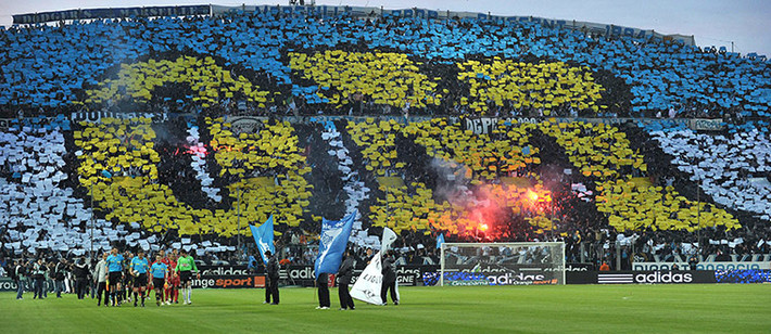 NHM Marseille đã có màn cổ vũ, xếp hình trên khán đài cực kỳ ấn tượng trong trận mở màn Ligue 1 đụng độ Grenoble năm 2010.