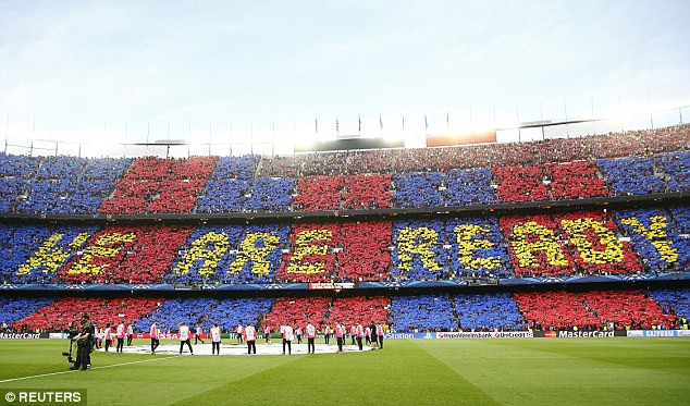 SVĐ Nou Camp cũng là nơi chứng kiến nhiều màn xếp hình nghệ thuật đẹp của các CĐV CLB Barca. Trận bán kết UEFA Champions League 2014/2015, các CĐV xứ Catalunya đã xếp thành dòng chữ "We Are Ready" có nghĩa là chúng tôi đã đã sẵn sàng tiến vào trận chung kết.