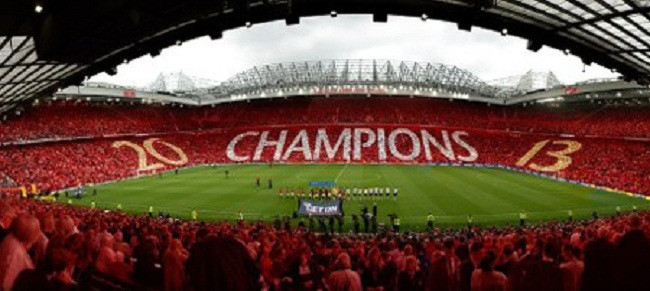 Để kỉ niệm chức vô địch ngoại hạng Anh lần thứ 20 của Man United, các CĐV của Quỷ đỏ đã biến sân Old Trafford thành một màu đỏ và bên cạnh đó là xếp thành hình "20 Champions 13" để ghi dấu ấn cho chức vô địch này.