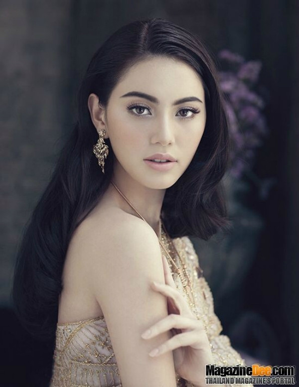 Nổi bật với chiều cao 1m73, Mai Davika Horne còn là người mẫu sáng giá đại diện cho nhiều thương hiệu lừng danh như Ponds, D-Lite , Wellcom Mobile…Nữ diễn viên sinh năm 1992, hứa hẹn sẽ bùng nổ màn ảnh nhỏ trong thời gian tới. Nói về sự nổi tiếng của mình, chân dài 9x chia sẻ sẽ cố gắng hơn nữa và giữ thăng bằng để không bị loá mắt bởi ánh hào quang hiện tại.