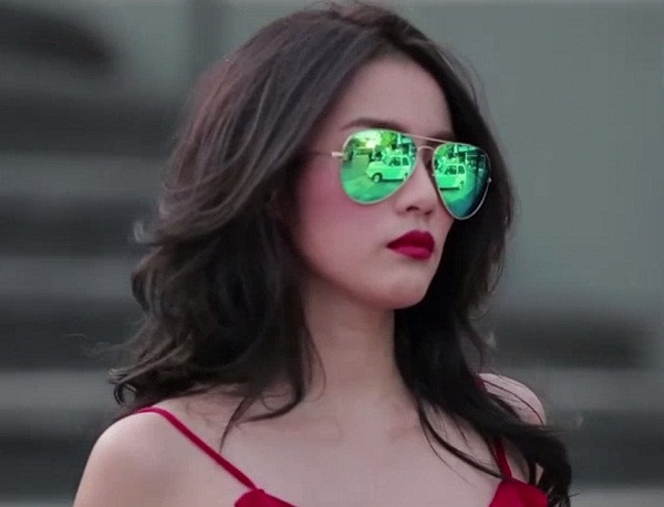 Vẻ đẹp sexy của Wanida Termthanaporn trong phim "hot" "Tình yêu không có lỗi, lỗi ở bạn thân" (Ảnh: eyval.net)