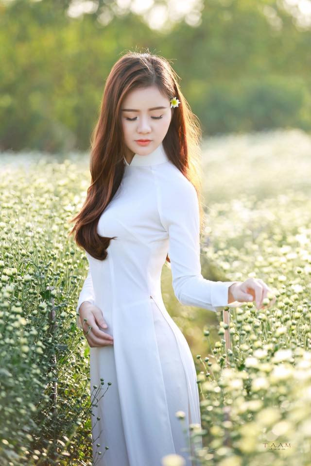 Nguyễn Thu Thủy sinh năm 1992 tại Lào Cai. Được biết cô gái xinh đẹp này từng tốt nghiệp trường ĐH Kinh doanh và Công nghệ Hà Nội.