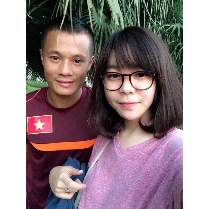 Vì bận chuyện học hành nên đợt này Huyền Bầu không có điều kiện sang Malaysia để cổ vũ U23 Việt Nam thi đấu. Nhưng cô bạn này vẫn theo dõi nhất cử nhất động của đội bóng nước nhà.
