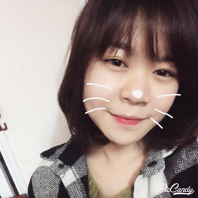 Vẻ dễ thương của Huyền Bầu, CĐV nhiệt thành của các đội tuyển bóng đá Việt Nam.