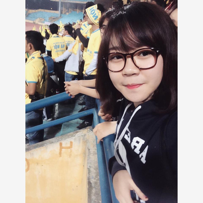 Khi được hỏi về cảm xúc nếu U23 Việt Nam không thể giành tấm vé đến Qatar tham dự U23 châu Á năm 2016, Huyền Bầu tâm sự: "Buồn thì em có buồn nhưng không thất vọng vì các cầu thủ đã cống hiến hết mình vì màu cờ sắc áo rồi. Em sẽ không quay lưng lại với bóng đá Việt".