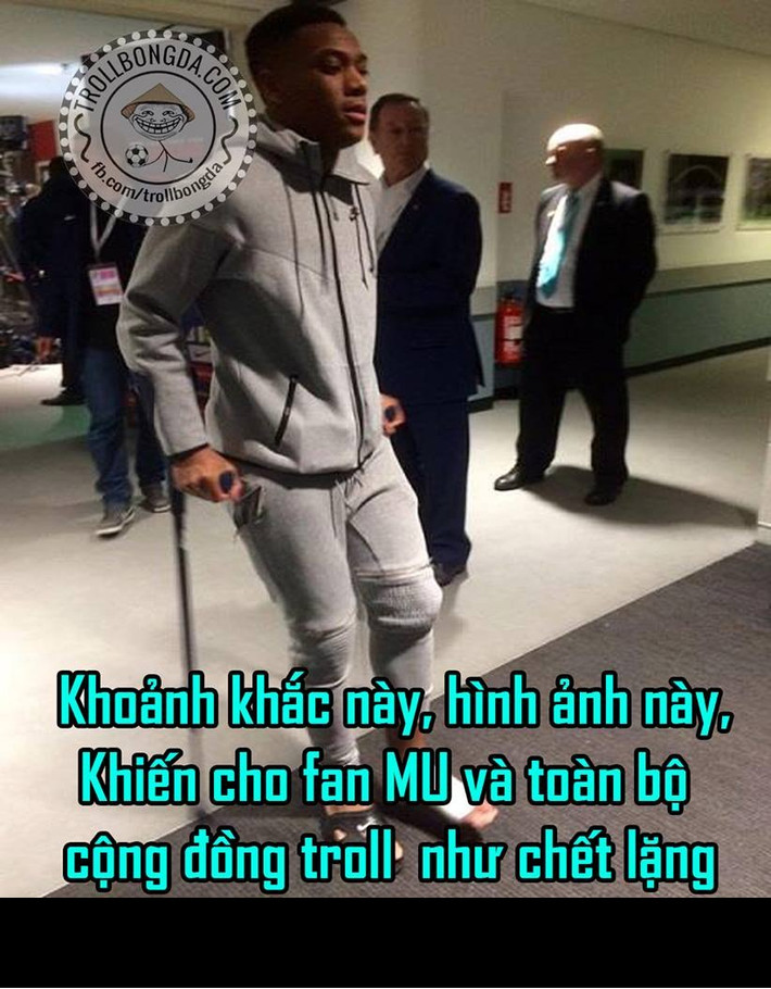 Sau khi chứng kiến chấn thương của ngôi sao Anthony Martial thì toàn bộ fan Man United gần như chết lặng.