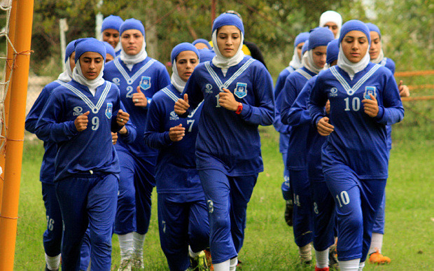 Cách đây không lâu (năm 2014), LĐBĐ Iran cũng đã bất ngờ kiểm tra giới tính của các tuyển thủ nữ và đã phát hiện 4 cầu thủ là nam giới vẫn chưa phẫu thuật hoàn thiện hoặc đang trong thời kỳ hậu phẫu thuật.