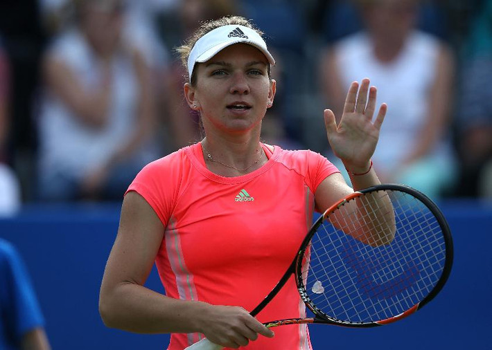 Simona Halep là cái tên tiếp theo được Forbes vinh danh. Tay vợt người Rumani này đã đoạt danh hiệu Grand Slam cuối cùng trong năm 2014. Chính điều này giúp tổng thu nhập của Simona Halep tăng lên đến 6,8 triệu USD. Bên cạnh tiền thưởng từ những danh hiệu, Simona Halep còn kiếm tiền từ những bản hợp đồng quảng cáo cho Adidas, Wilson và một số công ty tại Rumani.
