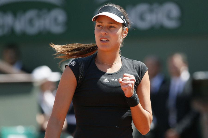 Ana Ivanovic kiếm được tổng thu nhập trong năm 2015 là 8,3 triệu USD. Hiện tại tay vợt này đang đứng thứ 5 trên BXH ATP và đặc biệt cô còn kiếm được rất nhiều tiền từ công ty thời trang Adidas. Bên cạnh đó, trong năm 2015, Ivanovic còn gia hạn được bản hợp đồng với gã khổng lồ trong ngành bán lẻ là Dubai Duty Free và kiếm thêm được bản hợp đồng mới với hãng mỹ phẩm Shiseido.