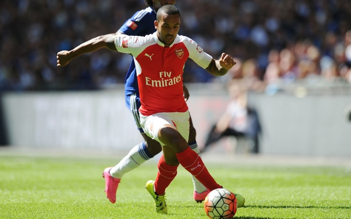 Đã từ lâu nay, Theo Walcott không còn là trụ cột trong đội hình của Arsenal. Điều này được lý giải rằng cầu thủ người Anh liên tục bị chấn thương hành hạ và không cống hiến được nhiều cho Arsenal. Với mức lương 140.000 bảng/tuần thì chắc chắn, Ban lãnh đạo cũng như NHM Arsenal muốn Walcott cống hiến cho họ nhiều hơn. Điều này bắt buộc tại Premier League 2015/2016, Walcott phải thi đấu hết sức mình nếu không muốn khăn gói rời khỏi Arsenal.