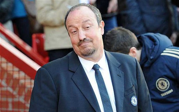 Nguyên nhân chính dẫn đến việc HLV Benitez bị sa thải đó là do sức ép từ NHM và tỷ phú người Nga muốn đưa Mourinho trở về sân Stamford Bridge.