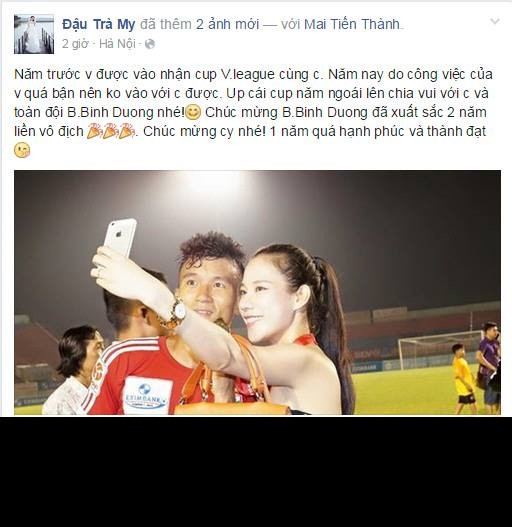 V.League 2015 hạ màn cũng là lúc B.Bình Dương chính thức nâng cao chiếc cúp vô địch V.League 2015. Cô vợ xinh đẹp của cầu thủ Mai Tiến Thành đã xuống sân chúc mừng chiến thắng của chồng cũng như các đồng đội tại CLB B.Bình Dương và kèm theo đó là những dòng chia sẻ hết sức tự hào.