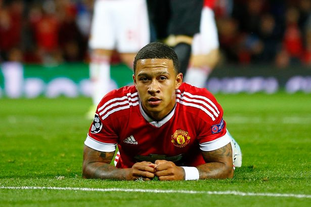 Memphis Depay là cái tên được kì vọng nhiều nhất hồi đầu mùa giải của CĐV Man United. Khi HLV Van Gaal mang cầu thủ người Hà Lan này về sân Old Trafford, nhiều NHM đã ca ngợi anh là "Cris Ronaldo mới" nhưng những gì mà cầu thủ này thể hiện thì anh trở thành tân binh gây nhiều thất vọng nhất của Man United trong mùa chuyển nhượng vừa qua.