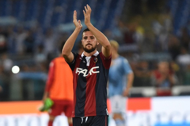 Sau khi giành quyền thăng hạng, Bologna đầu tư hẳn 10 triệu euro để chiêu mộ Destro từ AS Roma. Tuy nhiên, tất cả những gì chân sút 24 tuổi mang lại cho Bologna tới lúc này là 1 bàn thắng sau 12 trận tại Serie A.