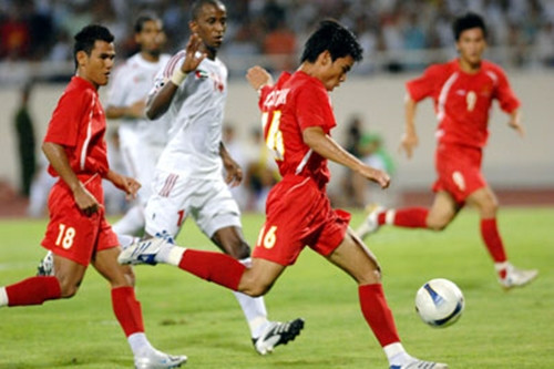 Cũng trong năm 2007, ĐT Việt Nam đả bại đại diện đến từ Tây Á khác đó là UAE. Đây là trận đấu tại vòng bảng Asian Cup 2007 diễn ra trên sân nhà Mỹ Đình.