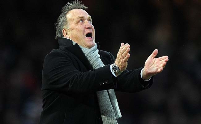Kết thúc Premier League 2014/2015, Dick Advocaat từng có ý định nghỉ hưu sau khi mùa giải kết thúc nhưng BLĐ Sunderland đã cố sức thuyết phục nhà cầm quân người Hà Lan này gia hạn thêm một mùa giải nữa.