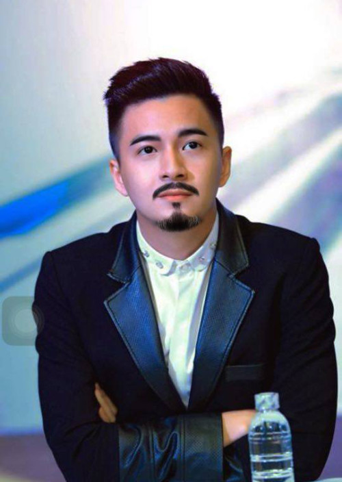Ngô Kiến Huy nhìn "hao hao" Tô Hữu Bằng khi có râu.
