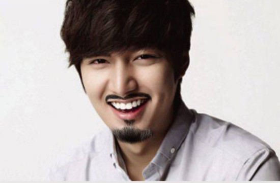 Lee Min Ho trở nên già hơn khi gắn bộ râu phong cách soái ca trong truyện ngôn tình.