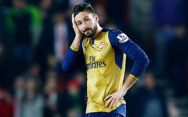 Oezil bị kèm cặp, Giroud cũng không thể tỏa sáng. Chính vì vậy việc tuyển thủ người Pháp rơi vào danh sách cầu thủ tệ nhất vòng 18 Premier League là điều khá dễ hiểu.