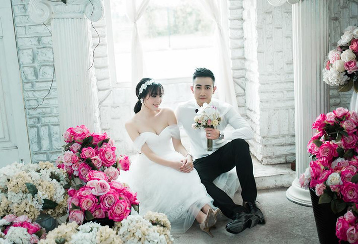 Sau 2 năm tay trong tay hẹn hò, cặp đôi này đã quyết định tiến tới con đường hôn nhân. Hiện tại, cô nàng đang cực kỳ happy bởi chuyện tình hạnh phúc cũng như có cảm giác hồi hộp của một cô gái chuẩn bị “lên xe hoa”.