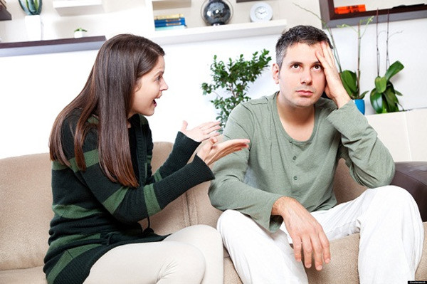 So sánh với tình cũ. Đừng bao giờ so sánh chồng với người yêu cũ vì điều đó sẽ khiến họ cảm thấy tự ái và tổn thương.