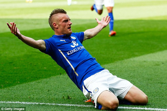 Jamie Vardy là cầu thủ vừa thiết lập kỉ lục ghi bàn tại Premier League lập công trong 11 trận liên tiếp. Ở mùa giải trước, cầu thủ người Anh cũng là nhân tố quan trọng giúp Leicester trụ hạng thành công.