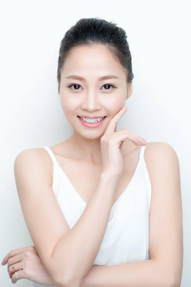 Vẻ đẹp duyên dáng của cô giáo răng khểnh Đỗ Ngân Thương.