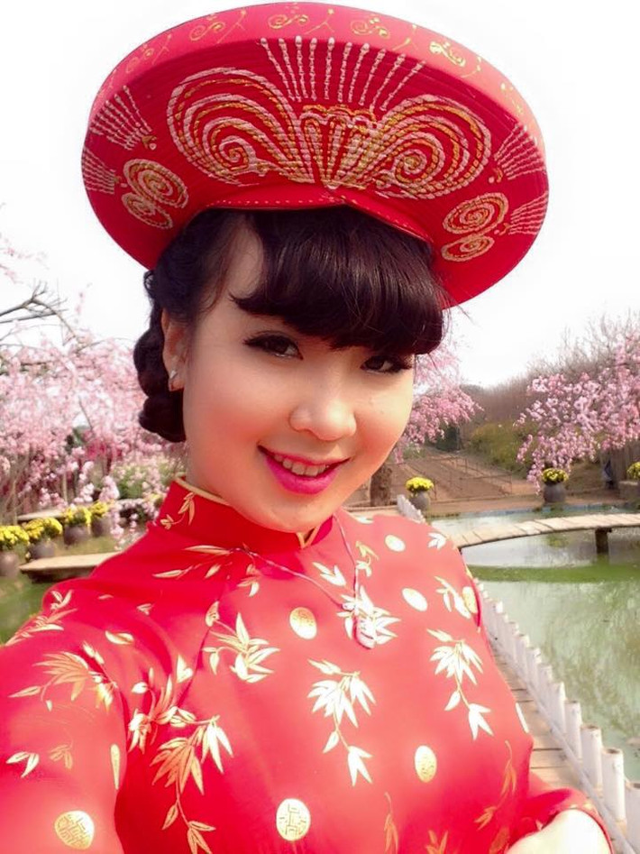 Bằng tài năng của mình trong công việc, Nguyễn Hằng đã có một công việc khá ổn định.