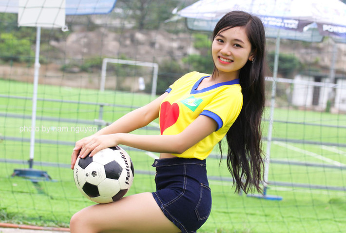 Ngoài thực hiện bộ ảnh để cổ vũ tinh thần của các cầu thủ SLNA thì theo chia sẻ của bạn Trường Chung (Ban quản trị hội CĐV SLNA tại Hà Nội) cho biết: "Kế hoạch "phủ vàng" sân Hàng Đẫy đã được những thành viên của hội CĐV SLNA chuẩn bị từ một tháng qua".