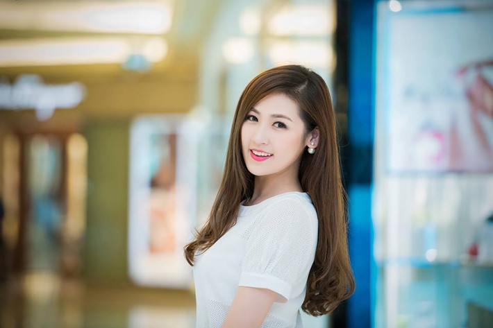 Mỗi lần xuất hiện trong các sự kiện, Á hậu Tú Anh luôn tươi tắn và dịu dàng.