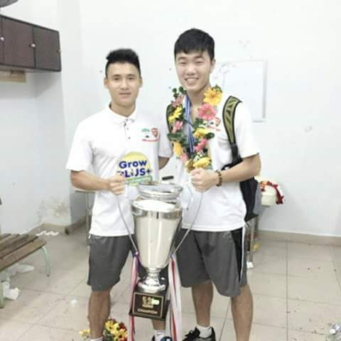 Xuân Trường khoe ảnh bên chức vô địch lần thứ tại giải U21 Quốc tế 2015.