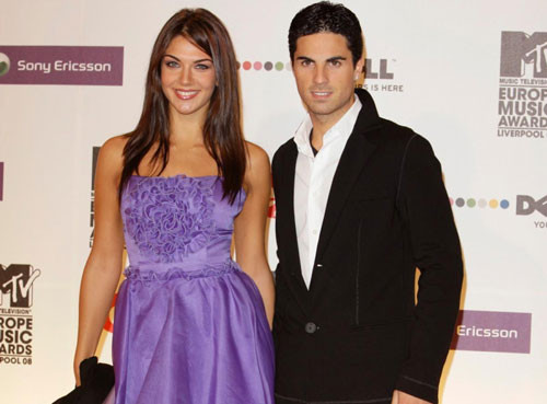Cặp đôi cầu thủ - hoa hậu tiếp theo từng bên nhau đó là Mikel Arteta (Arsenal) & Lorena Bernal – Hoa hậu Tây Ban Nha năm 1999.